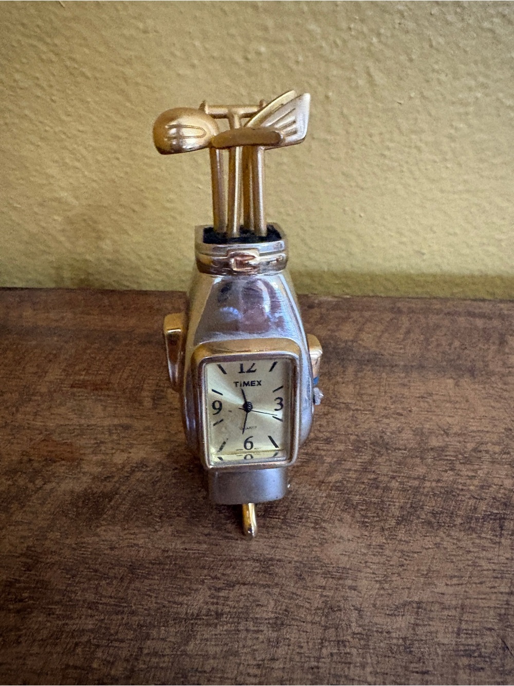 Timex Golf Bag Desk / Table Clock - Gold and Silver tones